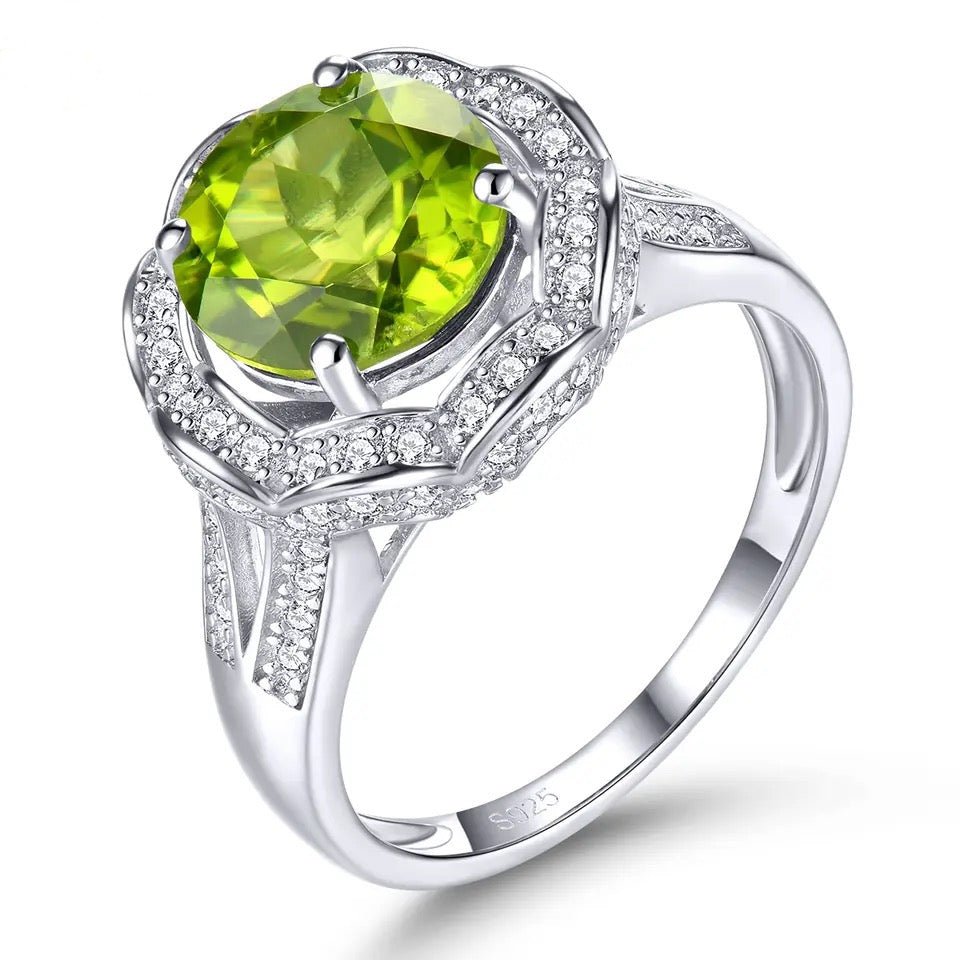 Silver 3.20 ct Peridot Ring