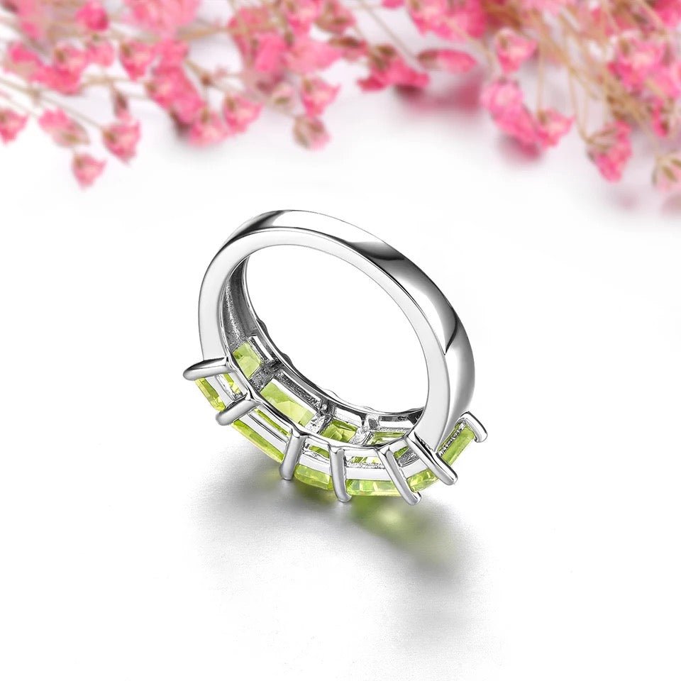 Silver 4.30 ct Peridot Ring
