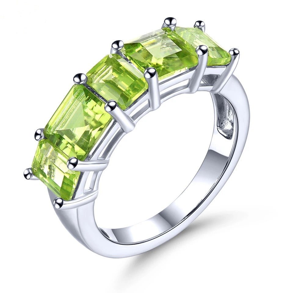 Silver 4.30 ct Peridot Ring