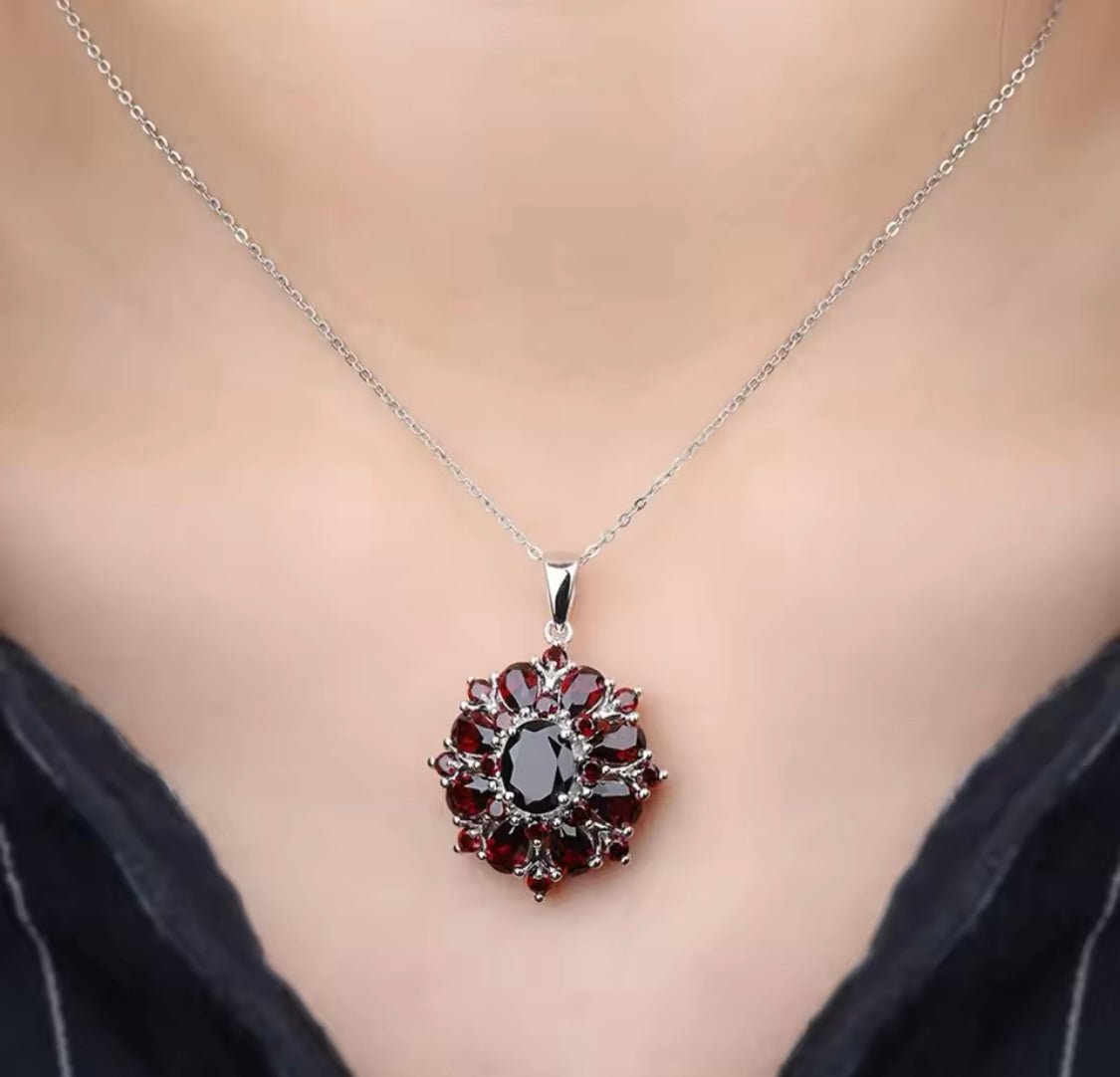Silver 7.54 ct Garnet Pendant