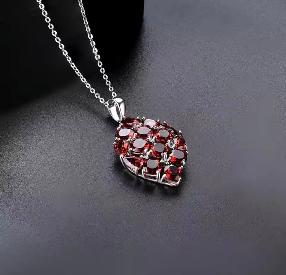 Silver 8.70 ct Garnet Pendant