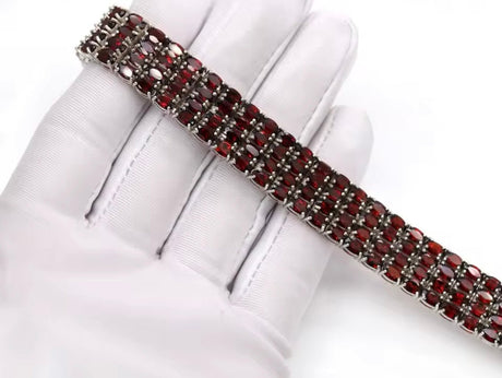 Silver Garnet Bracelet 41.00 ct (Unisex) – Oval Cut, Deep Red