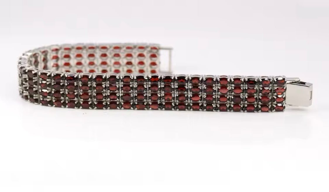 Silver Garnet Bracelet 41.00 ct (Unisex) – Oval Cut, Deep Red