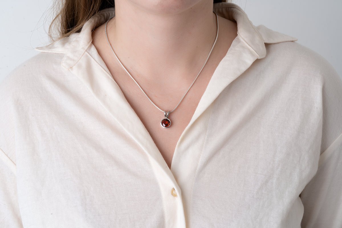 Silver Pendant with Hessonite Garnet 3.71 ct