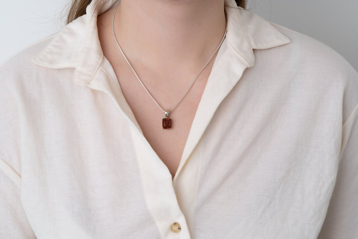 Silver Pendant with Hessonite Garnet 5.39 ct