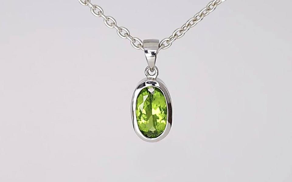 Silver Pendant with Peridot 5.34 ct