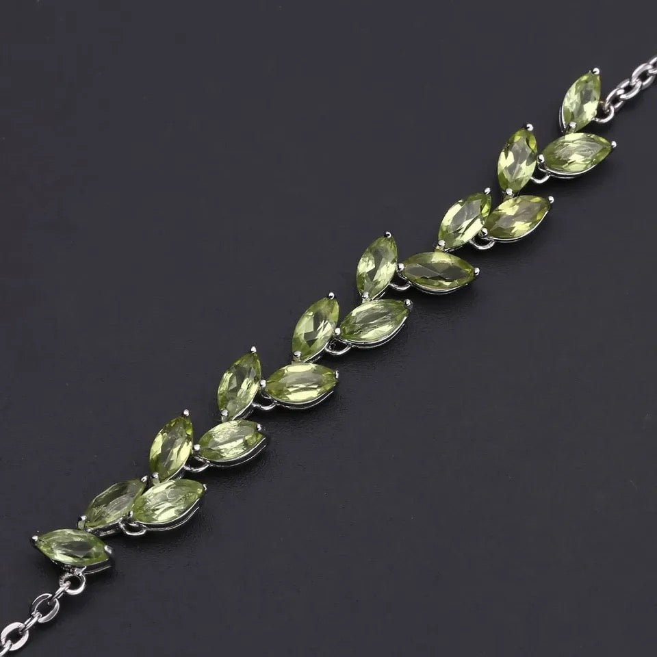 Silver Peridot Bracelet 4.37 ct – Natural Gemstones, Elegant Design