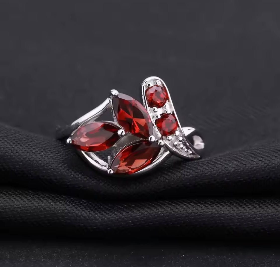 Silver Ring with Natural Garnet 2.66 ct – Marquise & Round Cut