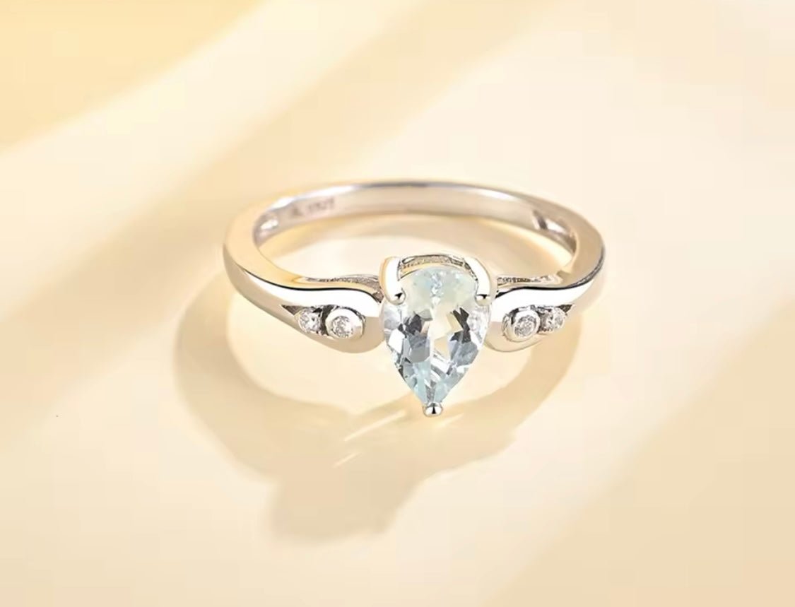 Silver Sky Blue Topaz 0.80 ct Ring