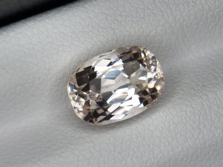 Spodumene 3.59 ct – Clear to Light Yellow - Pink, Oval Cut, Untreated