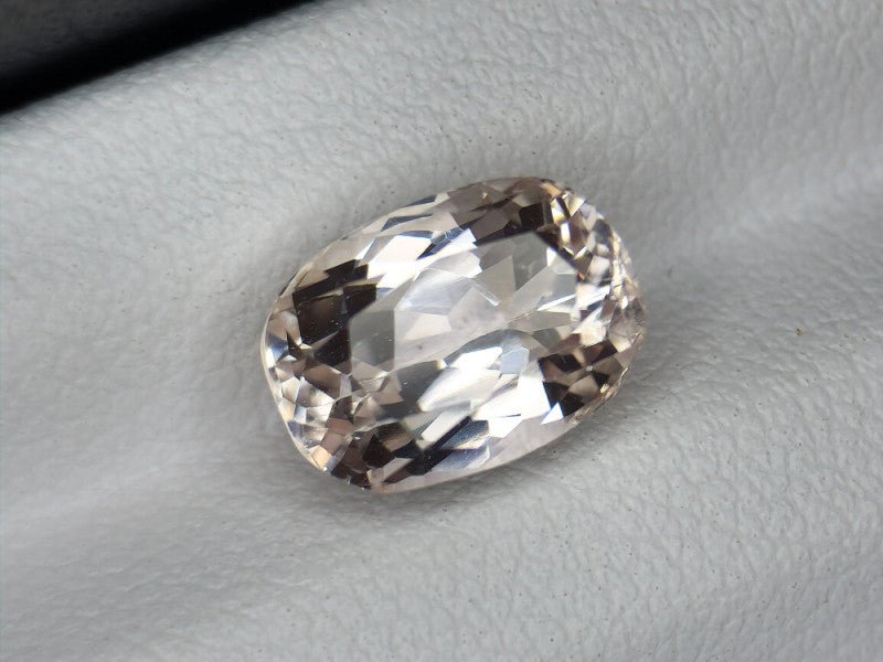 Spodumene 3.59 ct – Clear to Light Yellow - Pink, Oval Cut, Untreated