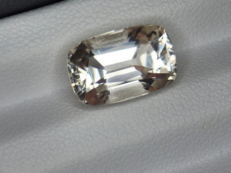 Spodumene 6.11 ct – Light Yellow, Cushion Cut, Untreated