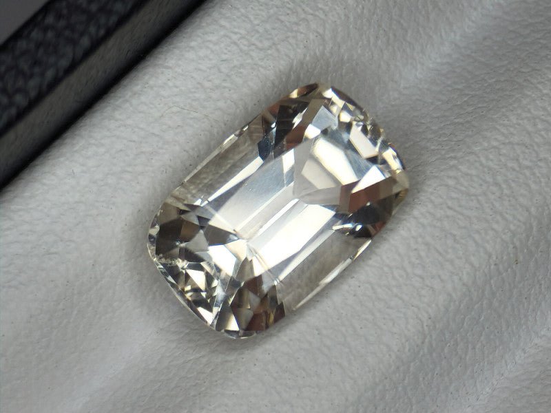 Spodumene 6.11 ct – Light Yellow, Cushion Cut, Untreated