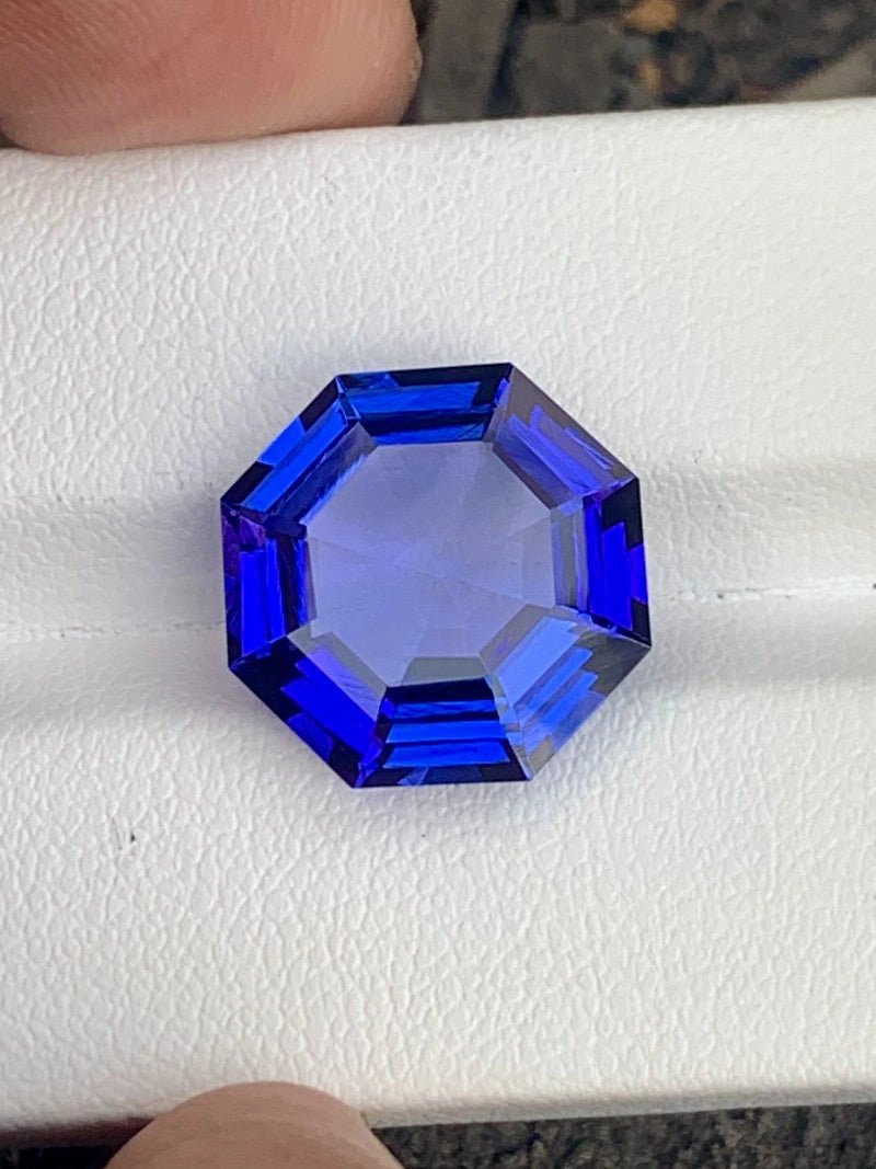 Tanzanite - 10.74 ct