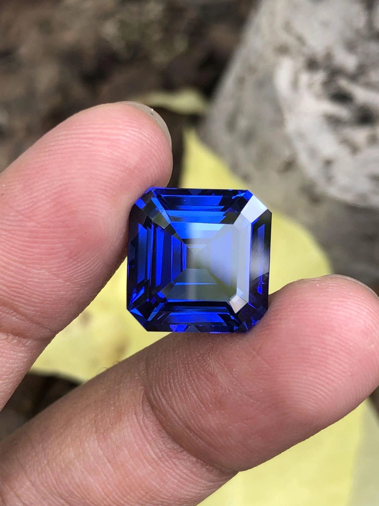 Tanzanite - 16.75 ct
