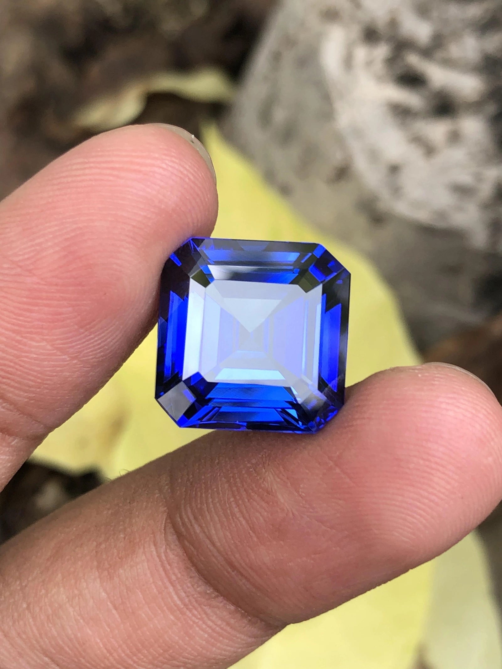 Tanzanite - 16.75 ct