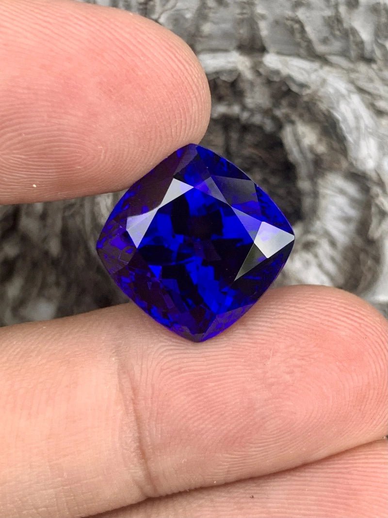 Tanzanite - 21.86 ct