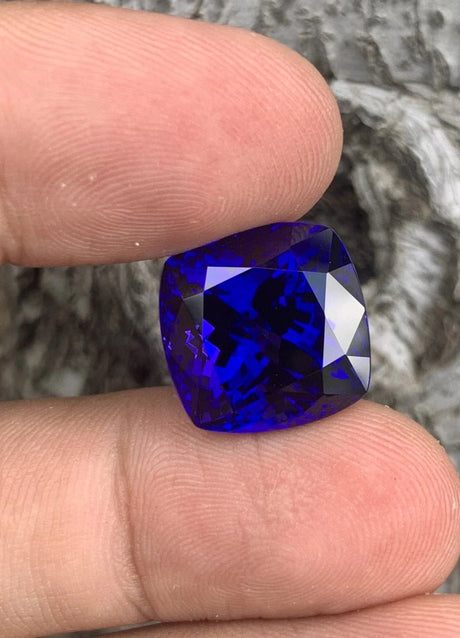 Tanzanite - 21.86 ct
