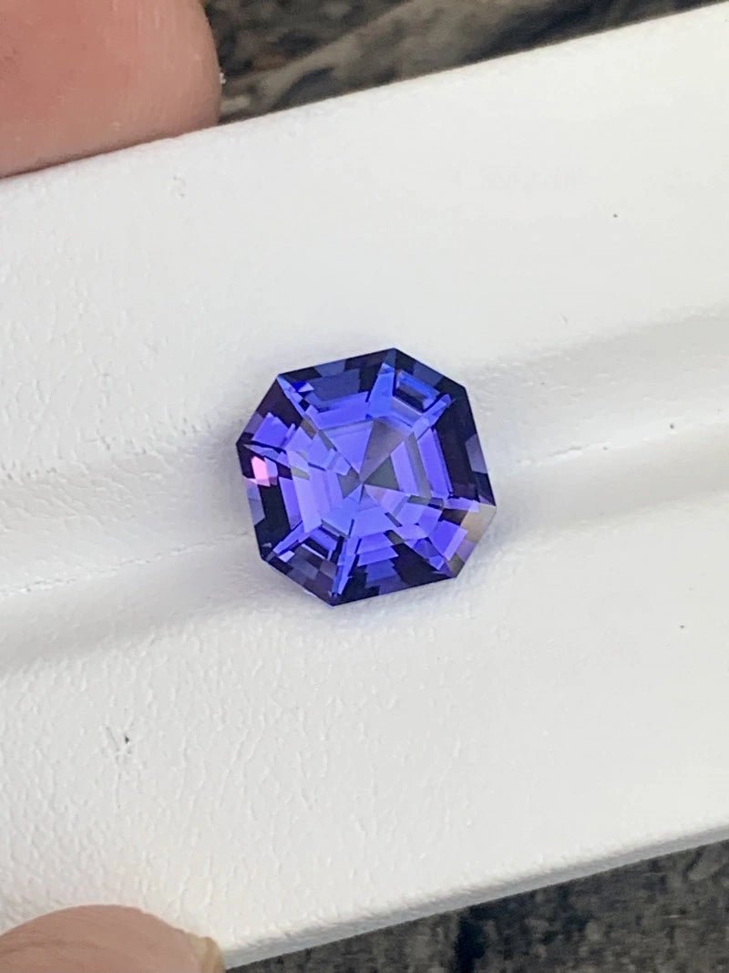 Tanzanite - 5.41 ct