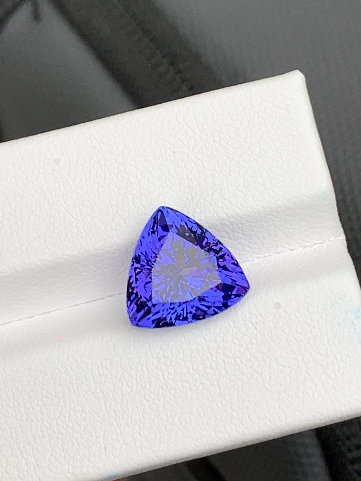 Tanzanite - 5.87 ct