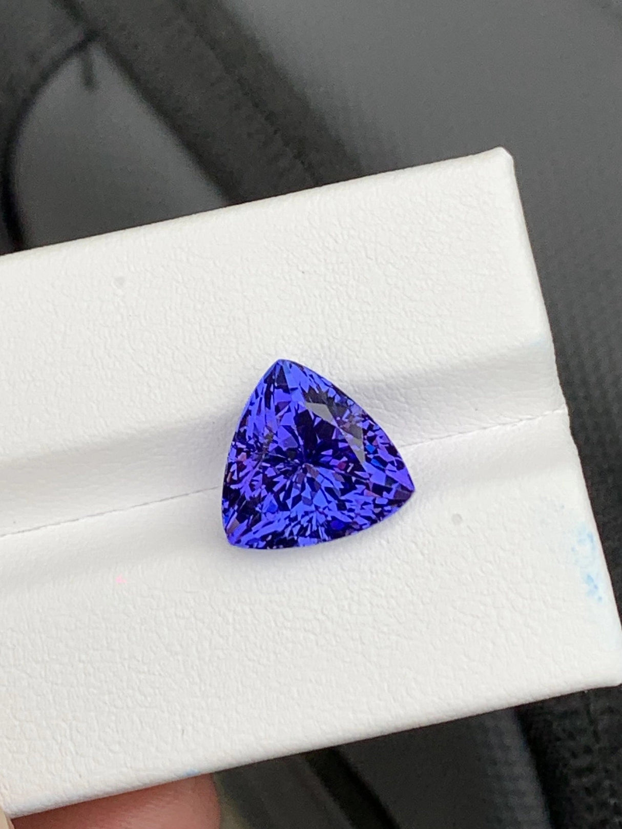 Tanzanite - 5.87 ct