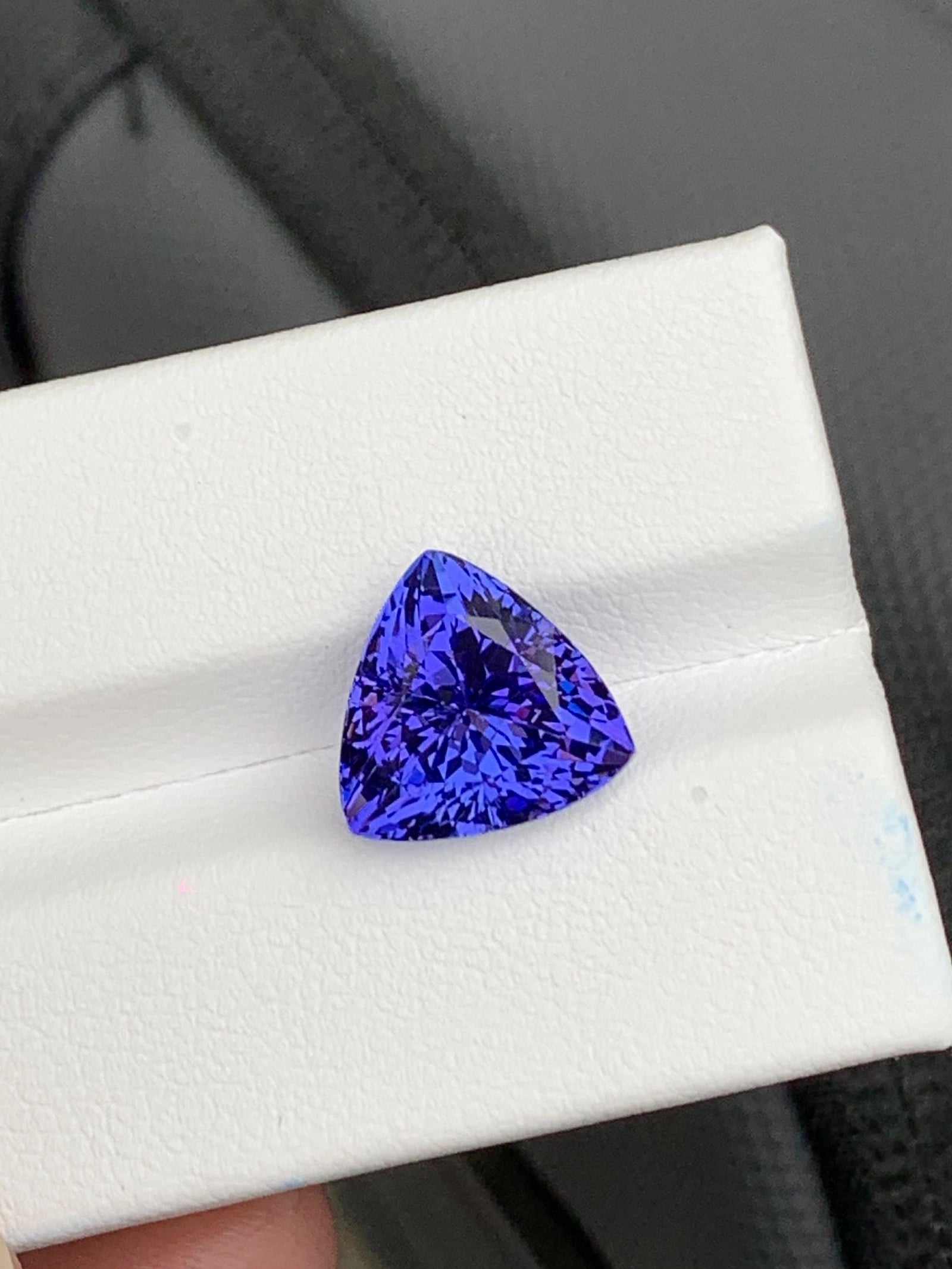 Tanzanite - 5.87 ct