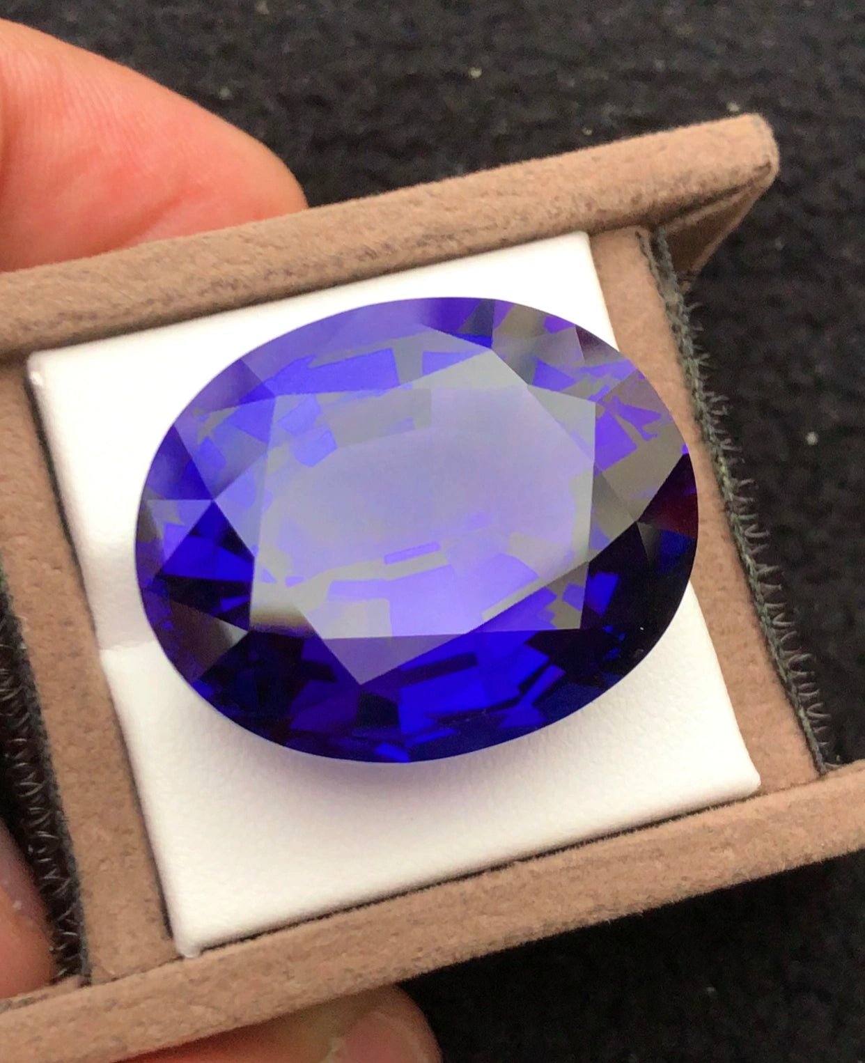 Tanzanite - 67.60 ct