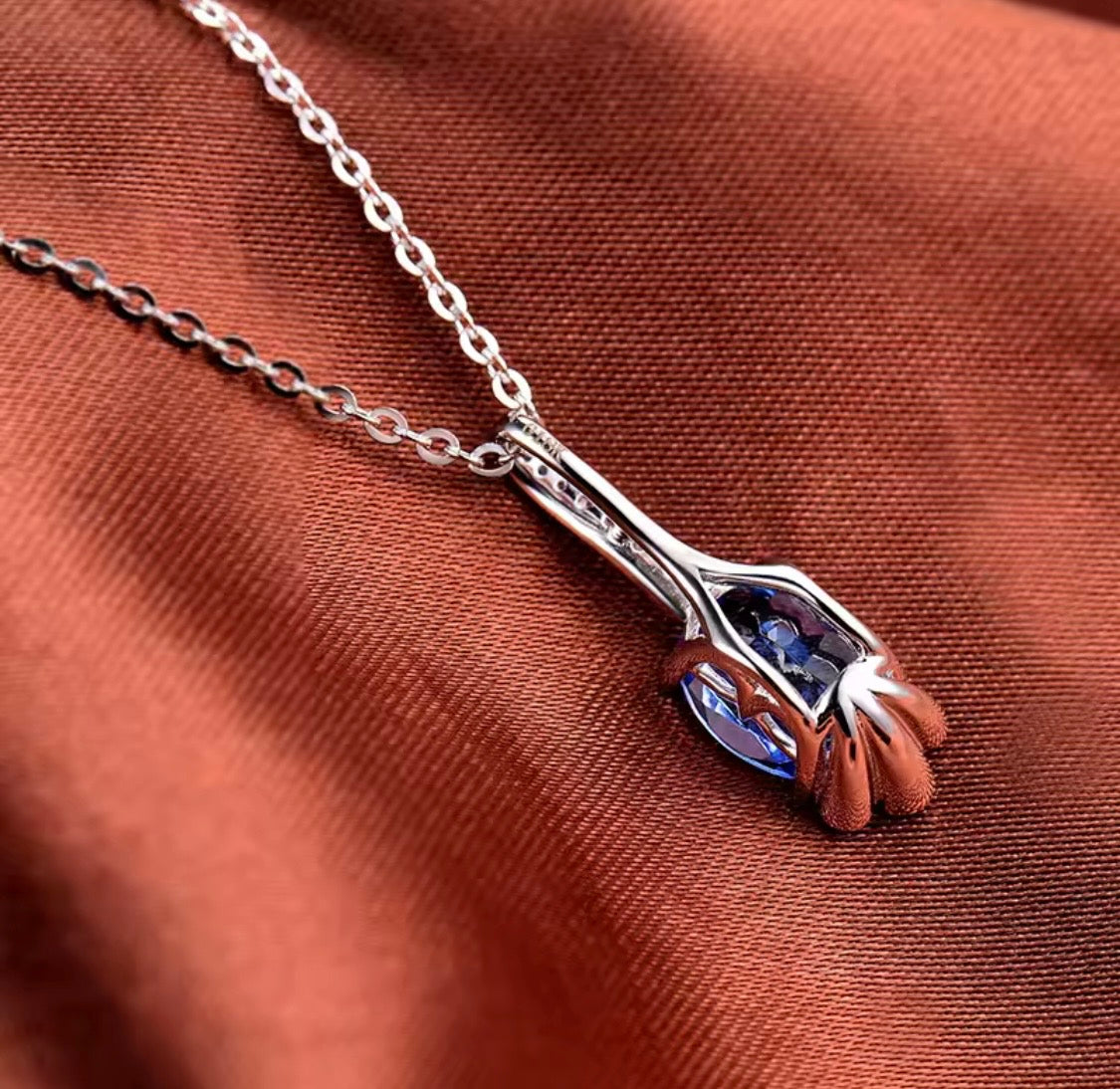 18K gold tanzanite pendant with oval 7x9mm gemstone and diamond drop design