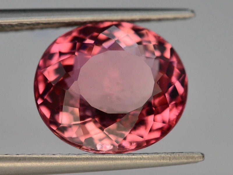 Tourmaline 4.71 ct – Top Pink Color, Oval Cut, ČGL Certified