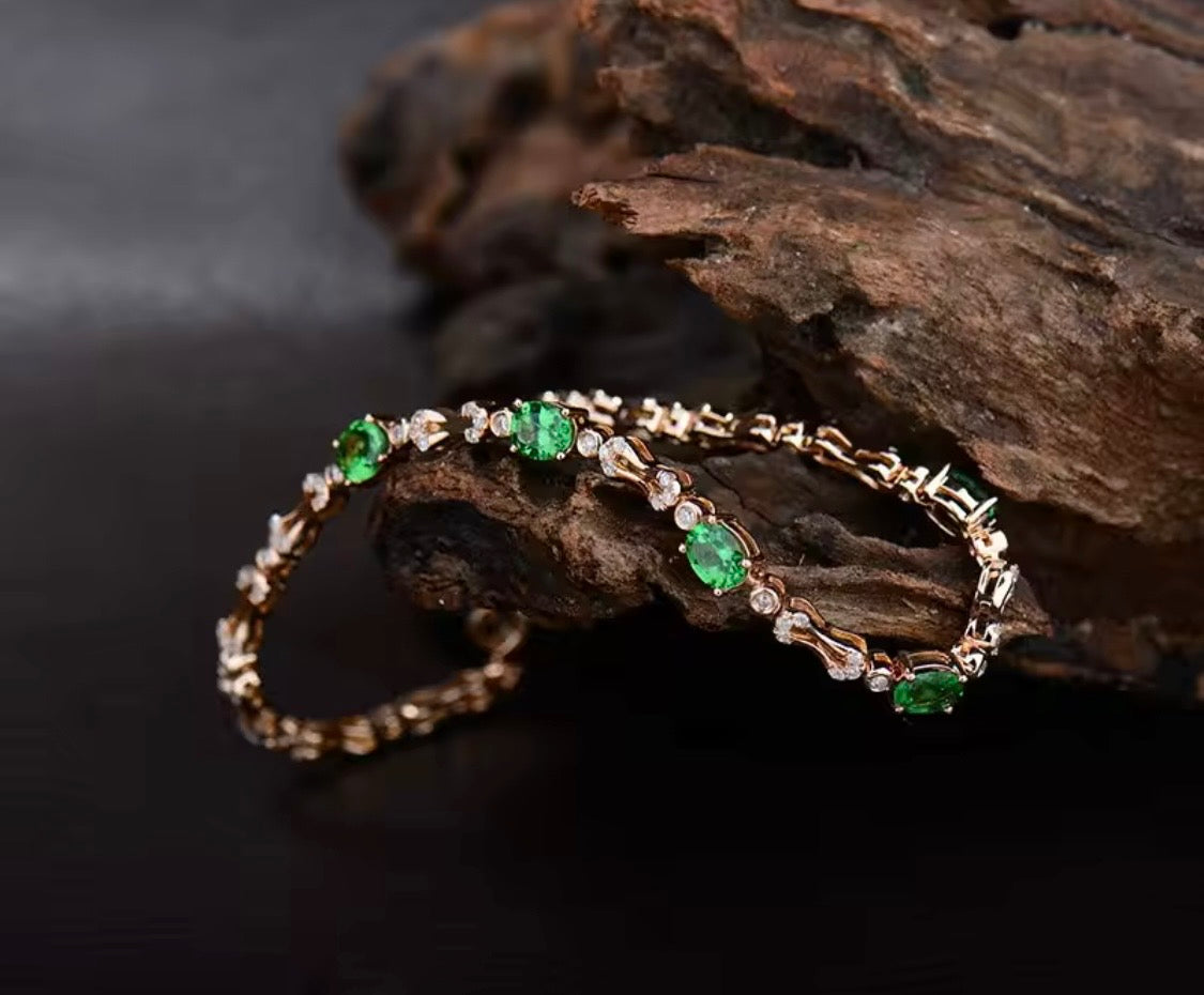 18K gold tsavorite diamond bracelet with 1.77 carat natural green tsavorite and elegant link design