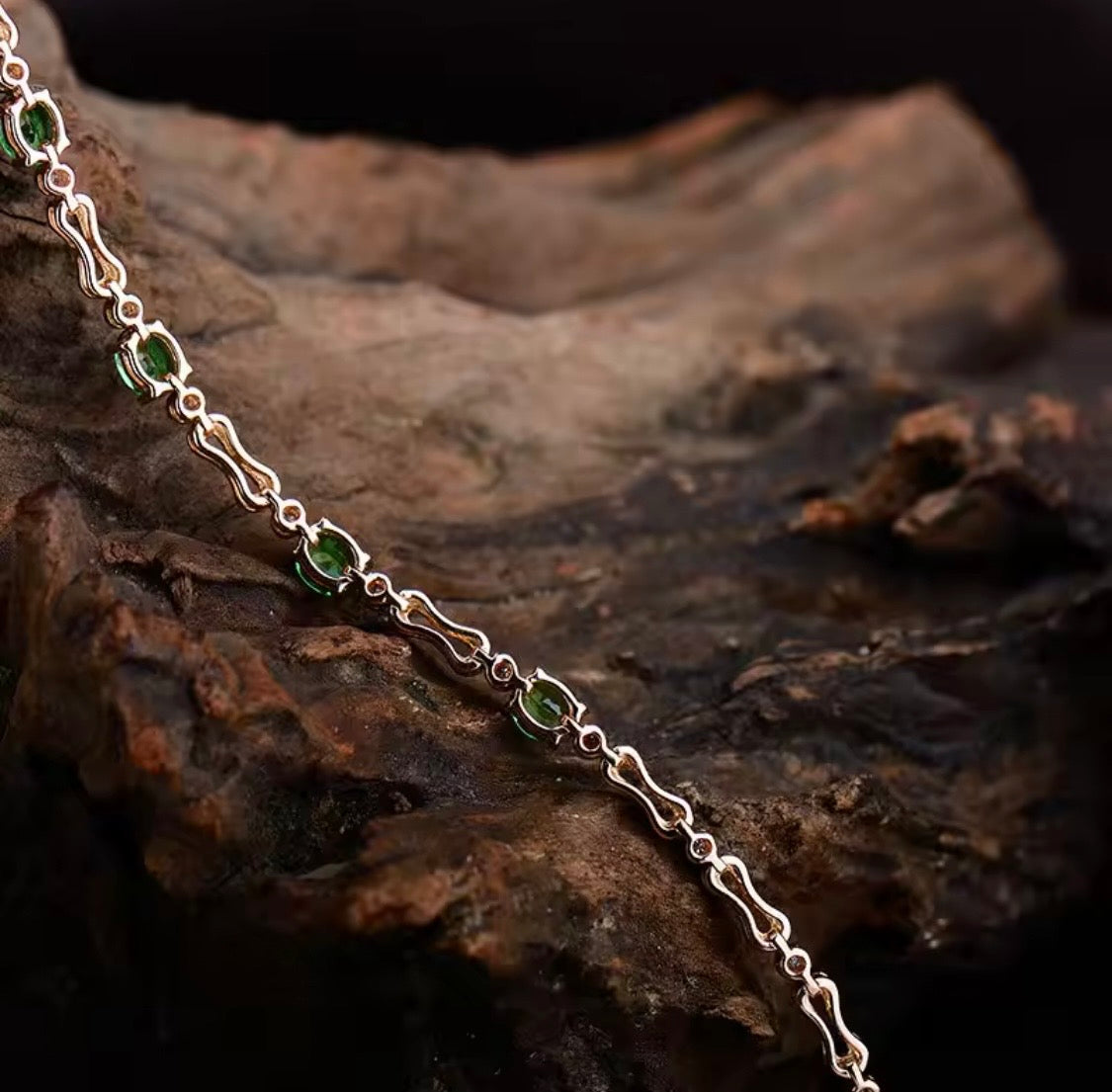 18K gold tsavorite diamond bracelet with 1.77 carat natural green tsavorite and elegant link design