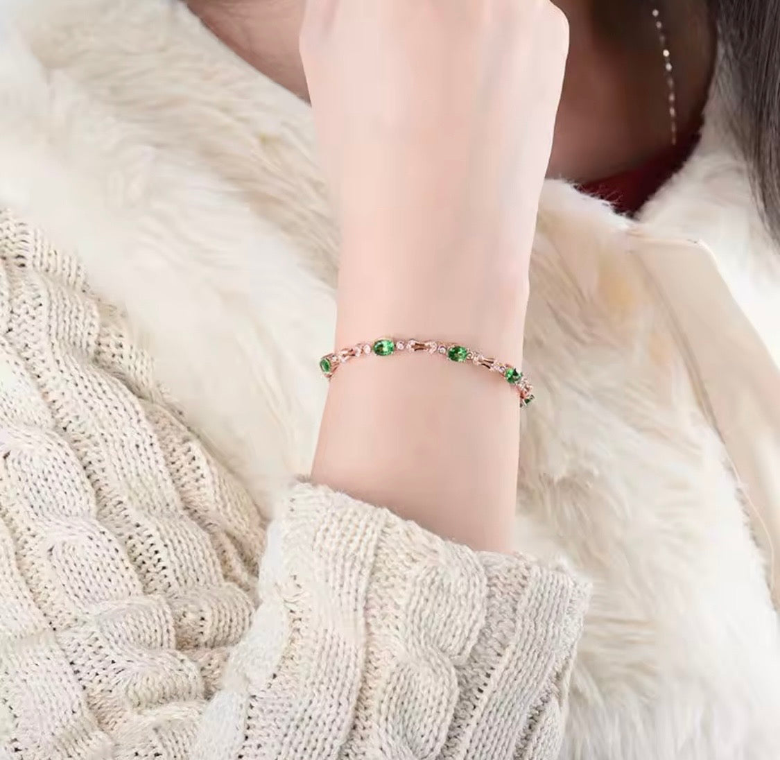 18K gold tsavorite diamond bracelet with 1.77 carat natural green tsavorite and elegant link design