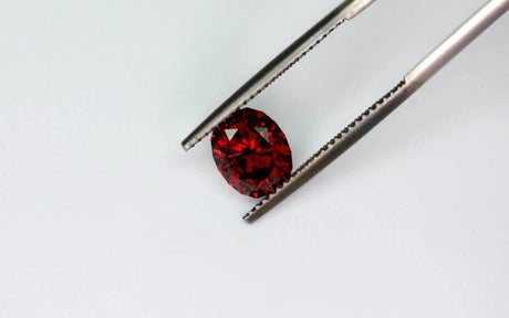Umbalite Garnet 2.33 ct – Vivid Red, Oval Cut