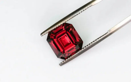 Umbalite Garnet 6.63 ct – Vivid Red, Emerald Cut