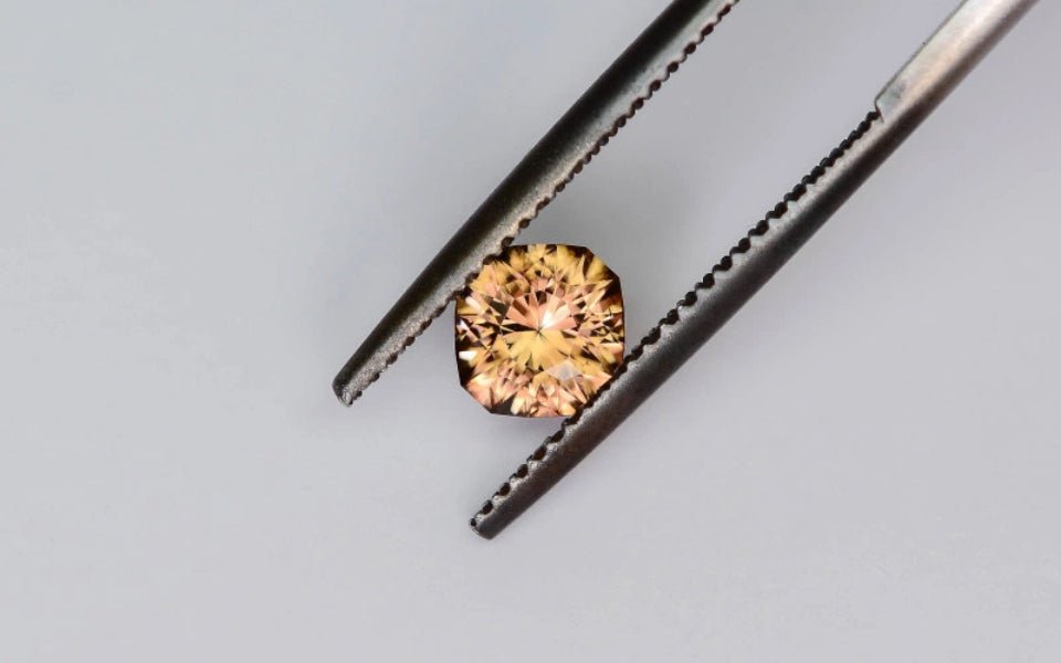 Zircon 1.14 ct – Light Champagne, Cushion Cut