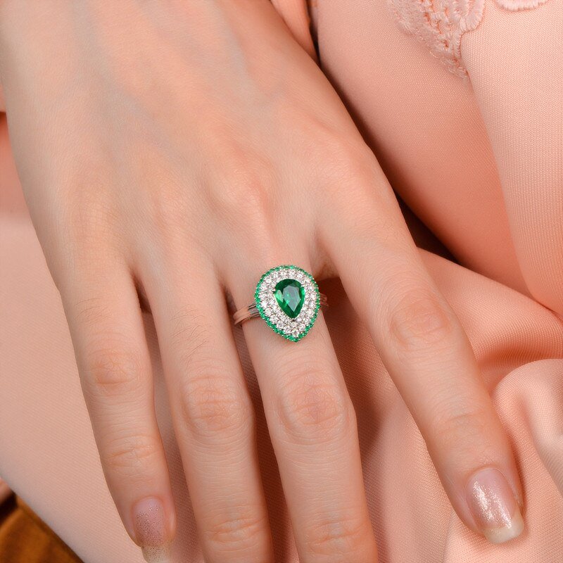 14Kt Gold Diamond 1.01 ct Emerald Ring