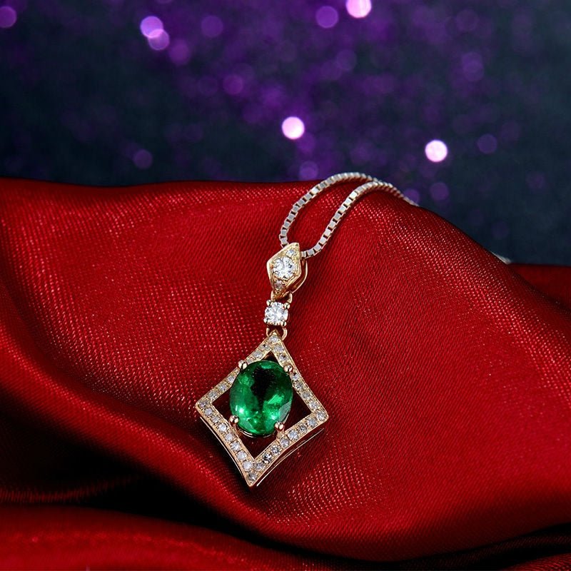 14Kt Yellow Gold Diamond 1.30 ct Emerald Pendant