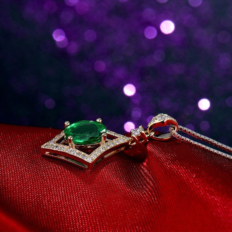 14Kt Yellow Gold Diamond 1.30 ct Emerald Pendant