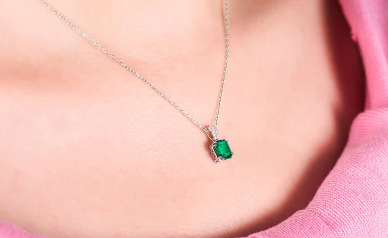 18K White Gold 1.60ct Emerald Pendant with Natural Diamond