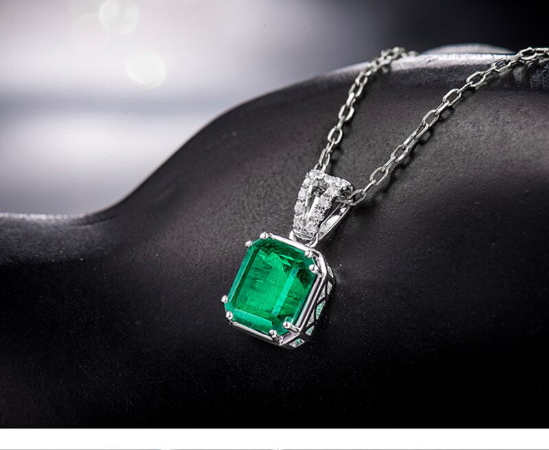 18K White Gold 1.60ct Emerald Pendant with Natural Diamond