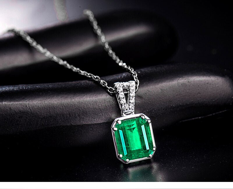 18K White Gold 1.60ct Emerald Pendant with Natural Diamond