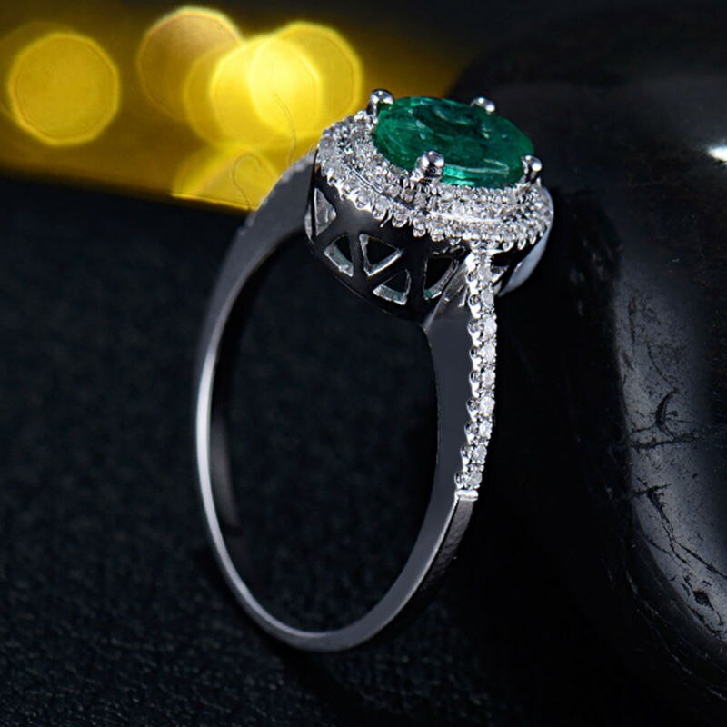 18Kt Gold Diamond 0.78 ct Emerald Ring
