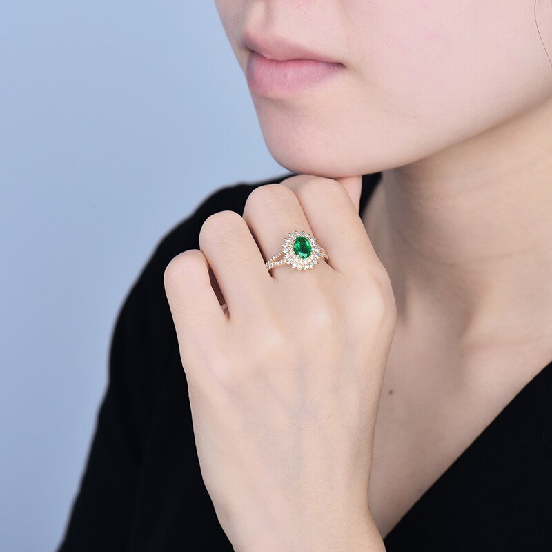 18Kt Gold Natural Diamond & 0.671 ct Emerald Ring