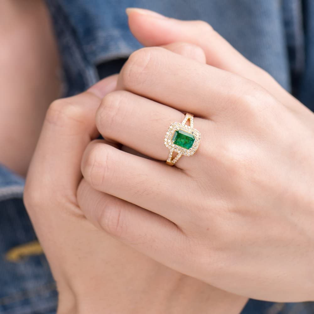 18Kt Gold Natural Diamond & 1.23 ct Emerald Ring