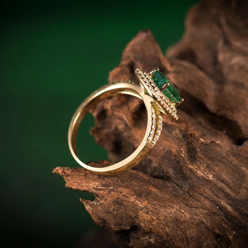 18Kt Gold Natural Diamond & 1.23 ct Emerald Ring