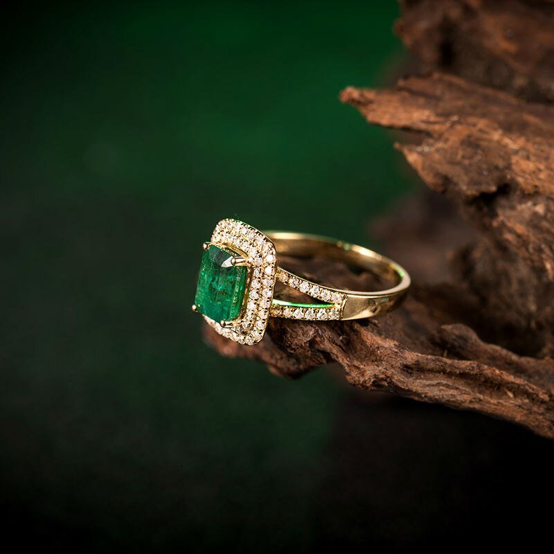 18Kt Gold Natural Diamond & 1.23 ct Emerald Ring