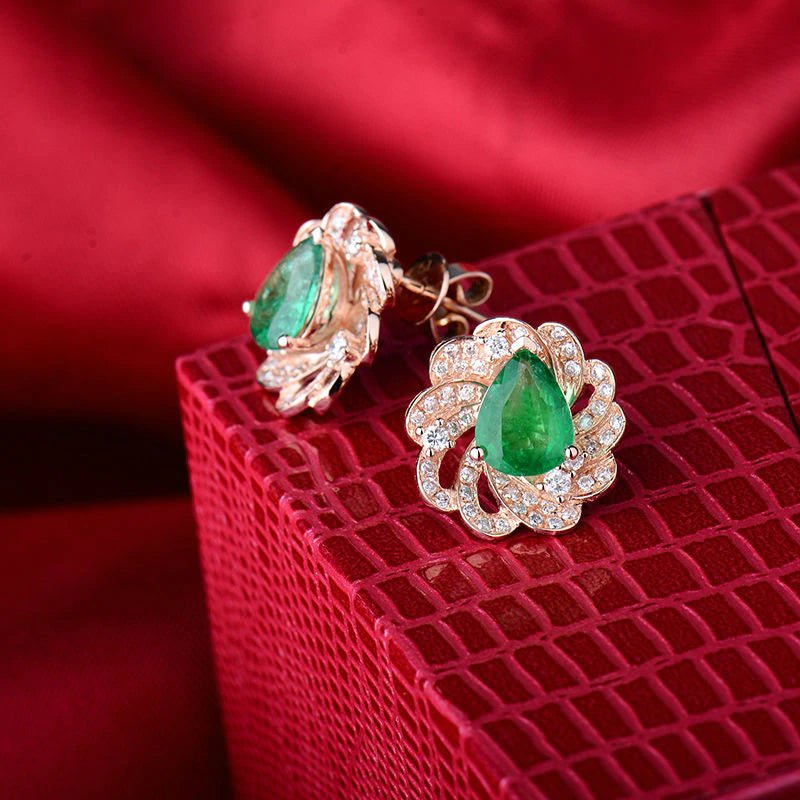 18Kt Rose Gold 1.68 ct Emerald Earrings with Diamonds