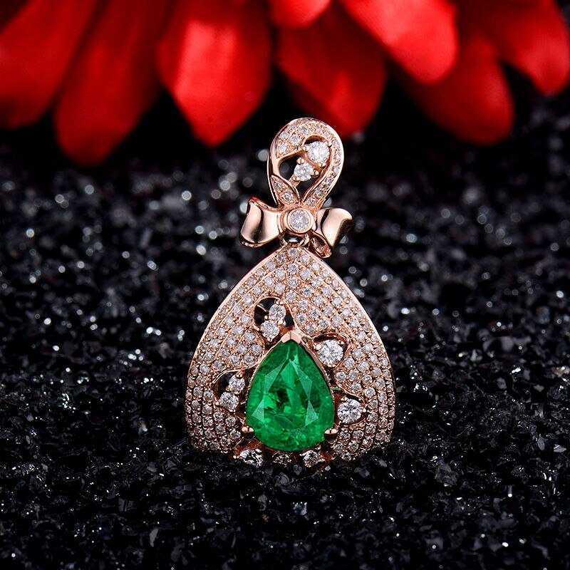 18Kt Rose Gold Diamond 1.68 ct Emerald Pendant