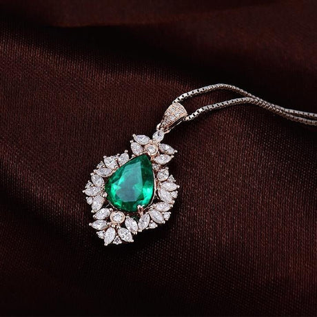 18Kt Rose Gold Diamond 1.80 ct Emerald Pendant