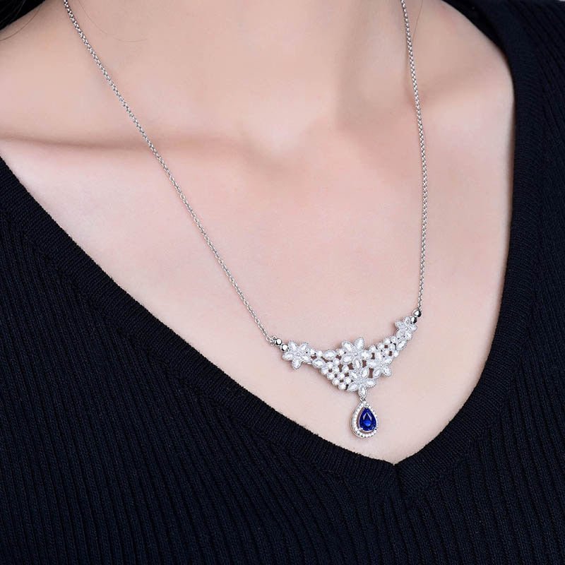 18Kt White Gold 1.02 ct Sapphire Diamonds Pendant